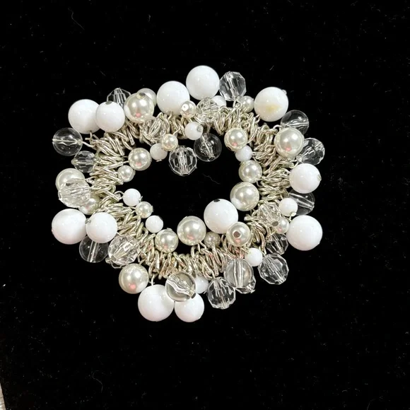 Silver Tone Stretchy Bracelet with White, Faux Pearl, & Crystal Beads New wo tag - Picture 1 of 5